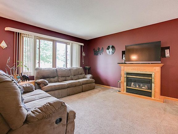 2nd image of 2078 Burr St