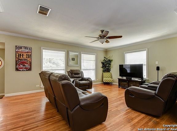 5th image of 319 Sutton Dr