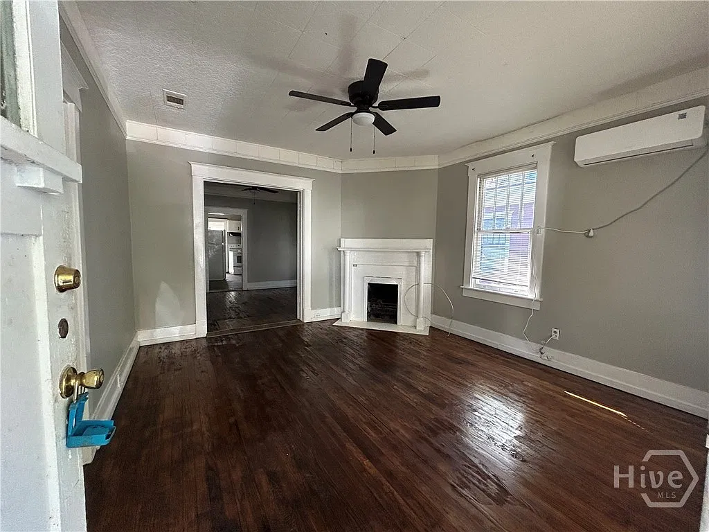 4 bed, 1.0 bath, 1600 sqft, $1,600 — Photo 4
