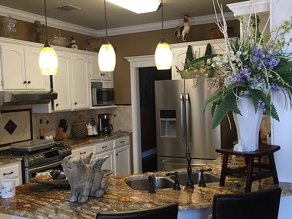 Kitchen w bar 