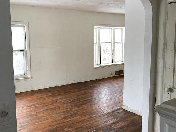 3rd image of 1115 Kingsley Ct