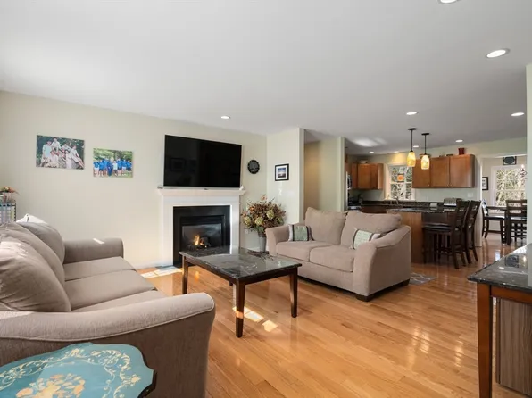 15 Harwich Ln #15, Stoughton, MA 02072