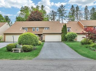 6 Quincy Rd, Glenmont, NY 12077