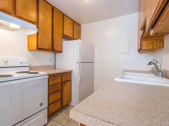 5th image of 20930 Parthenia St Unit 107