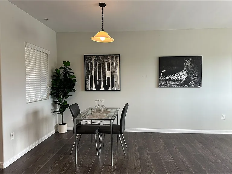 Sherman Oaks Place — Photo 11