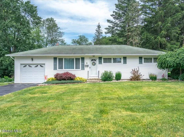 10 Lorna Lane, Loudonville, NY 12211