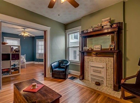 2nd image of 2824 Linwood Ave