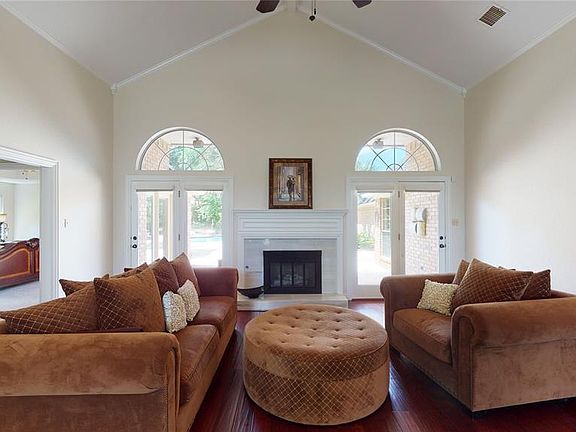 4th image of 5906 Lansford Ln