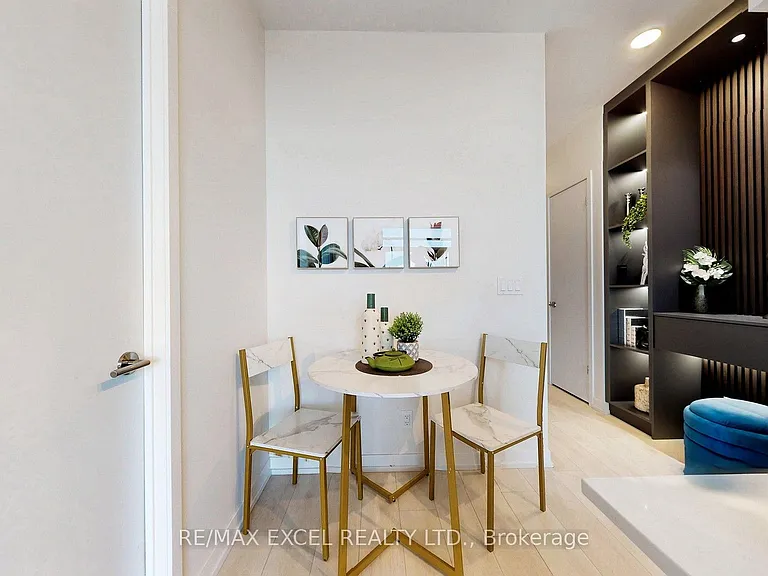 8 Beverley Glen Blvd #802 — Photo 16
