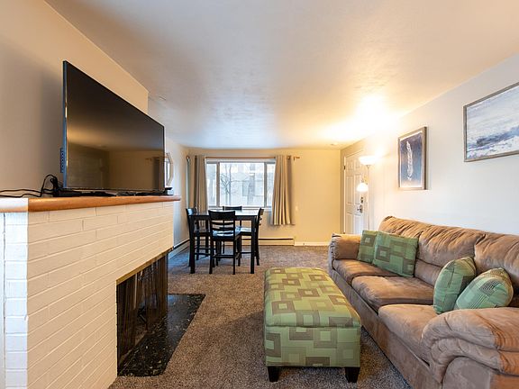 4th image of 731 S Lincoln Pl APT 2