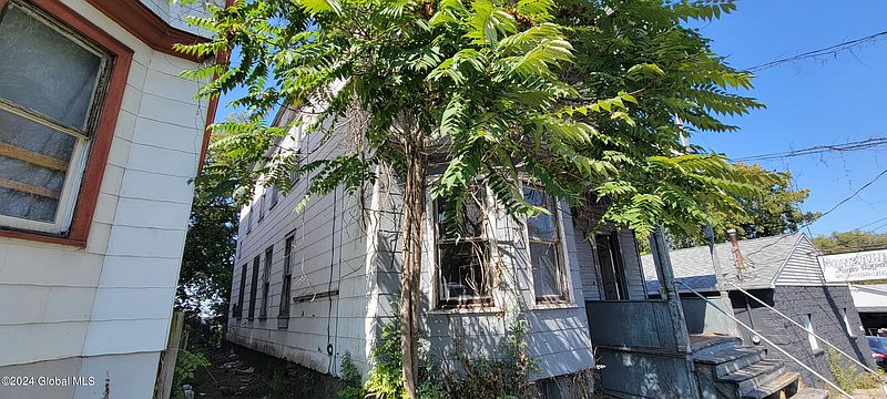2nd image of 1491 Broadway
