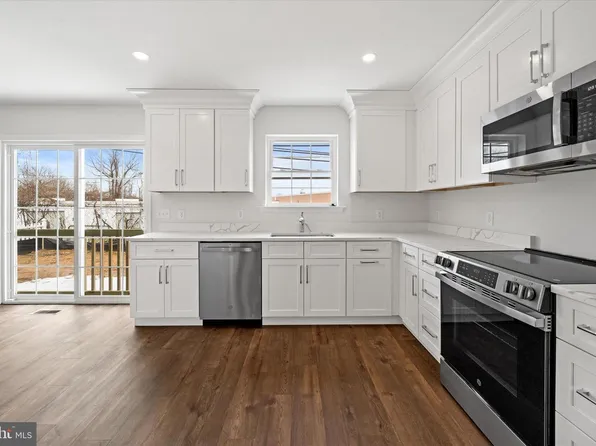 31 Memorial Dr, New Castle, DE 19720