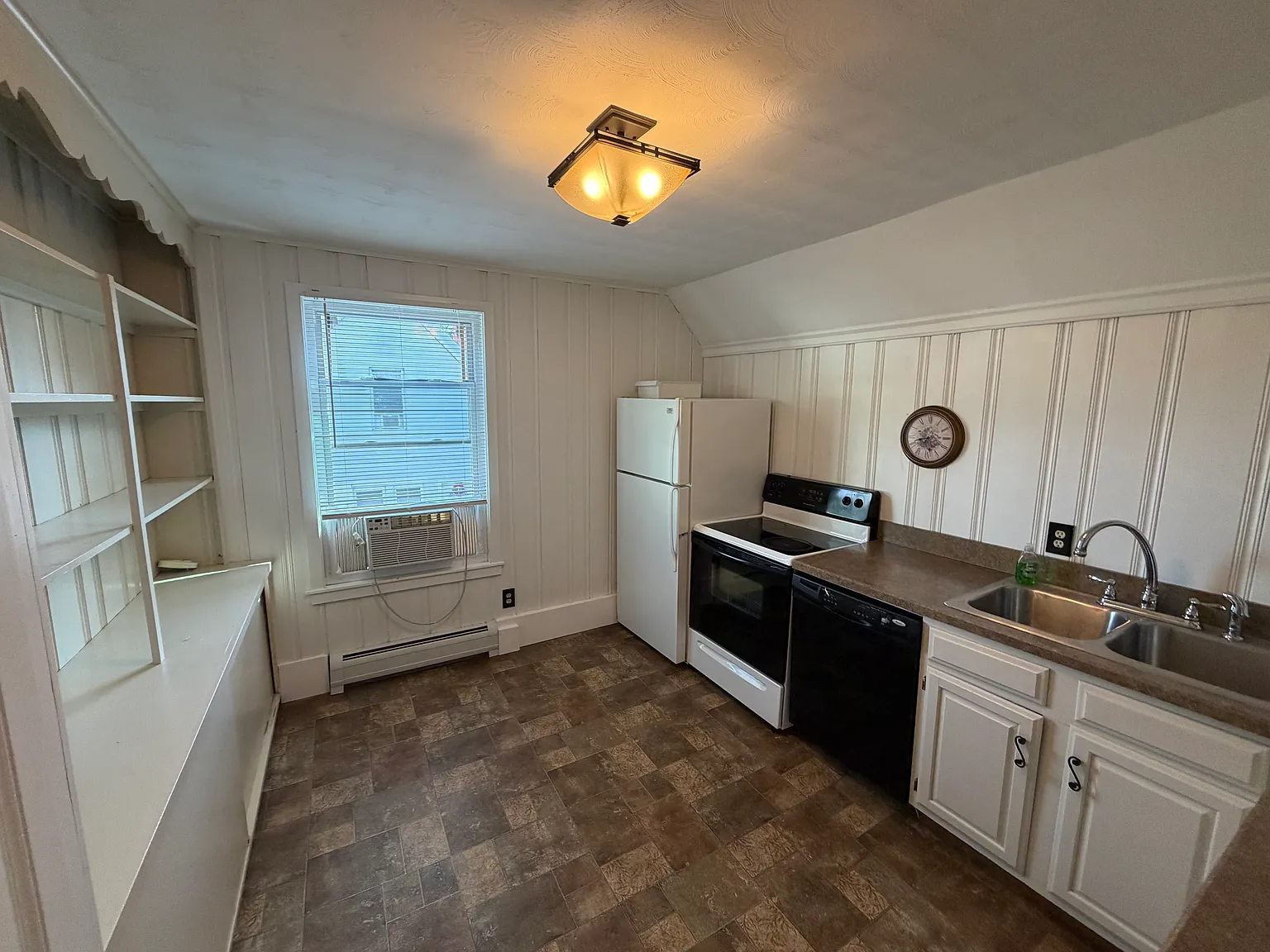 1 bed, 670 sqft, $1,300 — Photo 3