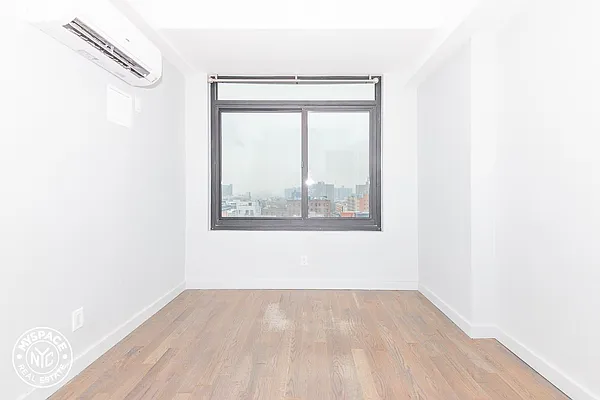 Rented by MySpaceNYC | media 8