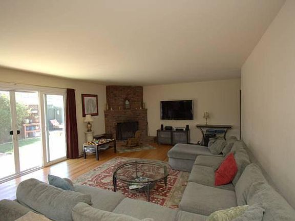 3rd image of 1477 Padres Dr