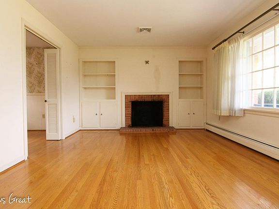 3rd image of 3604 Parkwood Dr SW