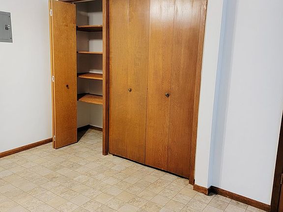 5th image of 550 18th St SW #3
