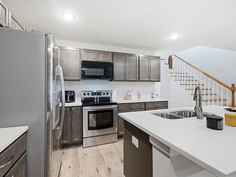 2204 Ash Crescent St #2204 — Photo 10
