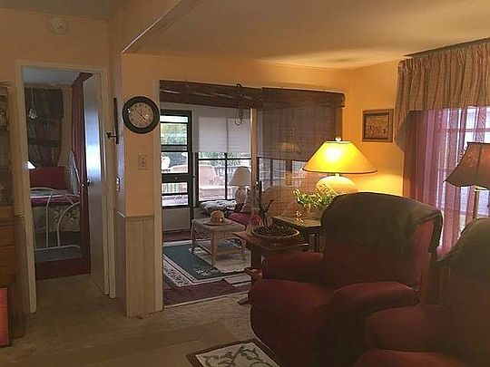 5th image of 152 N Lake Dr