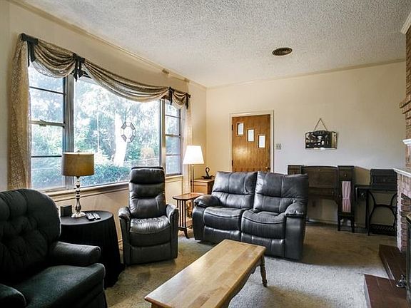 4th image of 1102 Jungle Dr