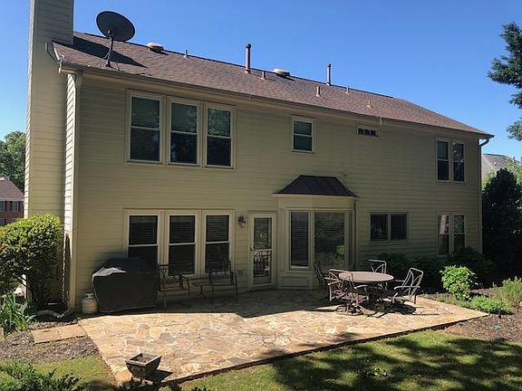 3rd image of 130 Laurens Oak Ct