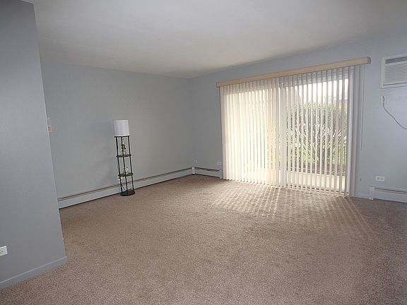 5th image of 12817 Carriage Ln APT 1