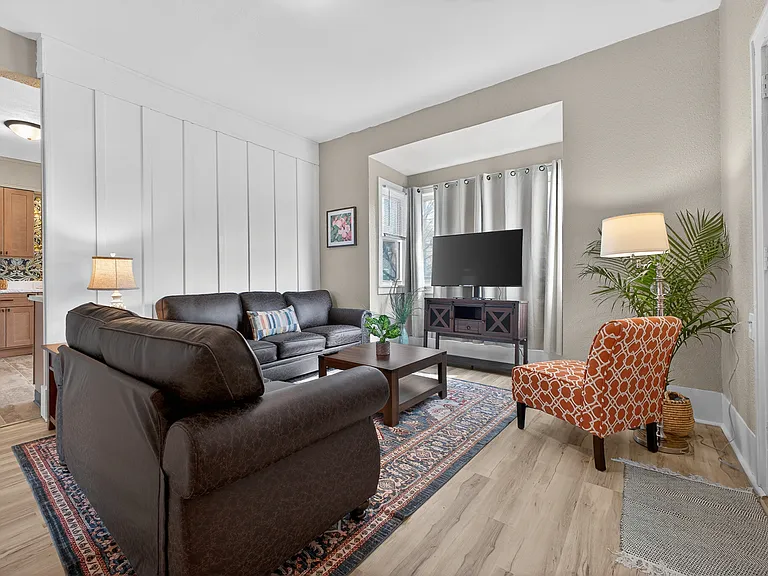 700 Broadway Ave NW #1 — Photo 4