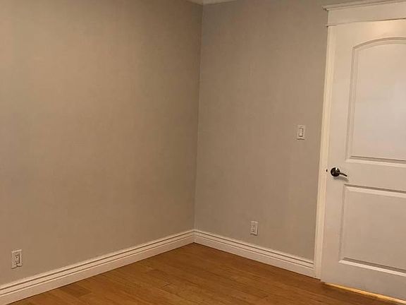 4th image of 260 College Ave APT D