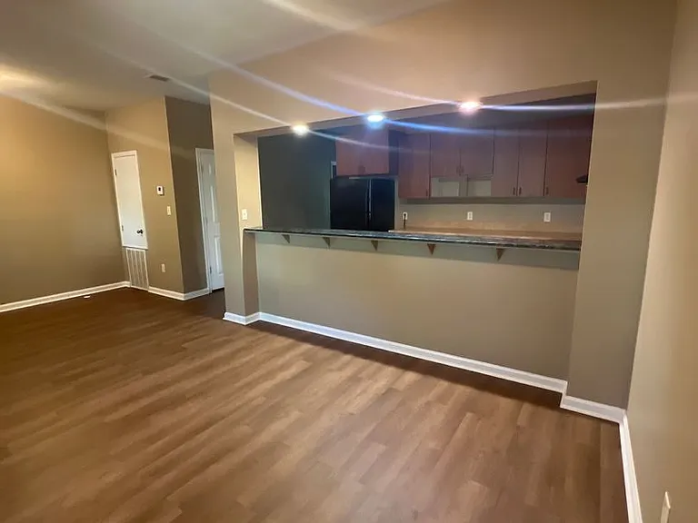 1605 W Common — Photo 2