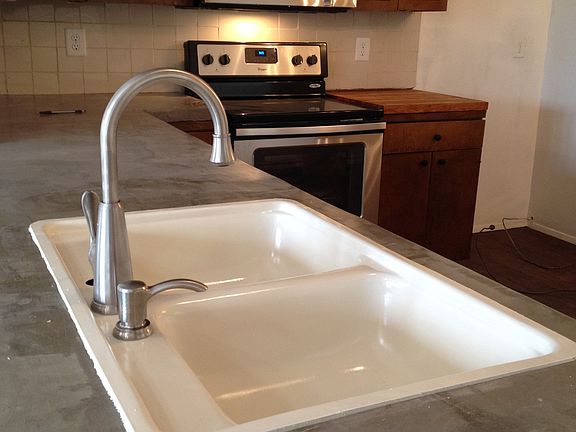3rd image of 3006 Glenhollow Cir