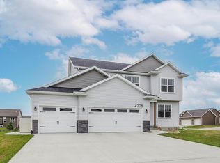 4208 Blair Ridge Rd, Cedar Falls, IA 50613