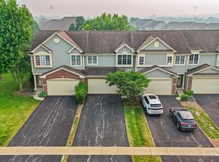 1284 W Lake Dr, Cary, IL 60013