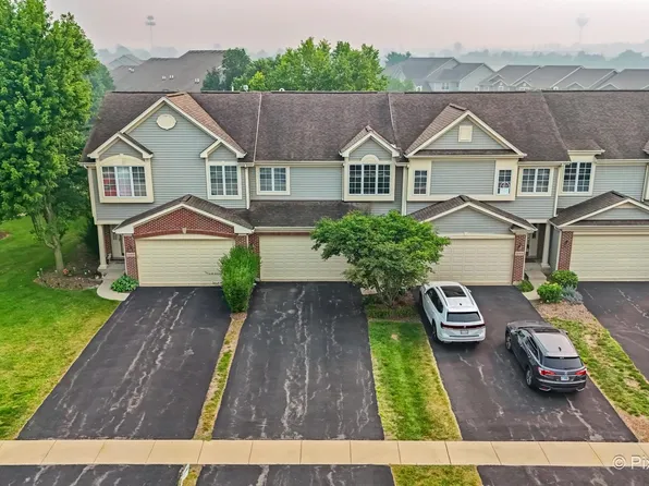 1284 W Lake Dr, Cary, IL 60013