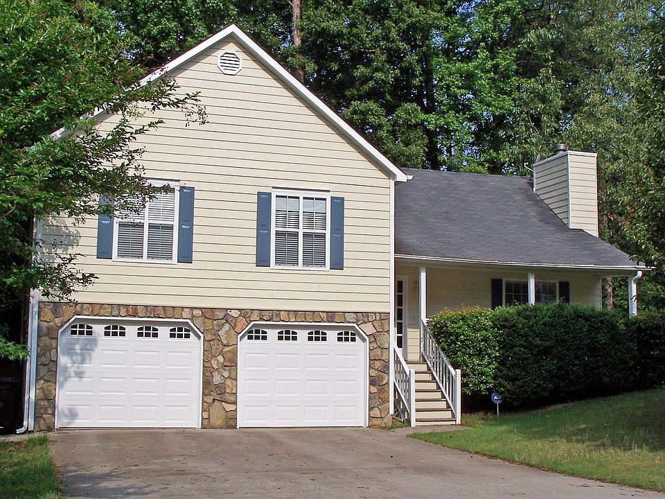 4BR/2.5BA SPLIT-LEVEL IN WEST COBB SWIM 