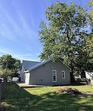 2nd image of 818 Hoosier St