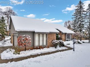 6845 Serenity Dr, Troy, MI 48098