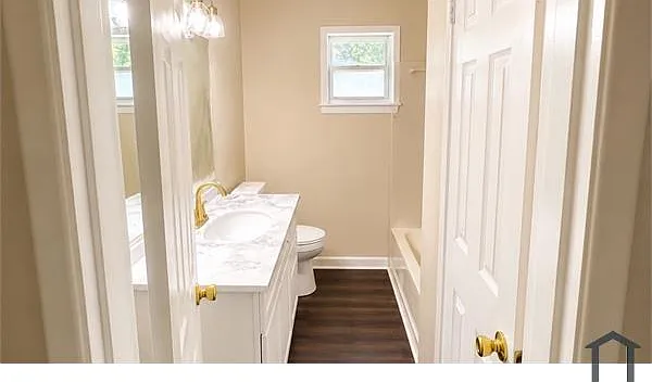 703 Farnell Ln — Photo 6