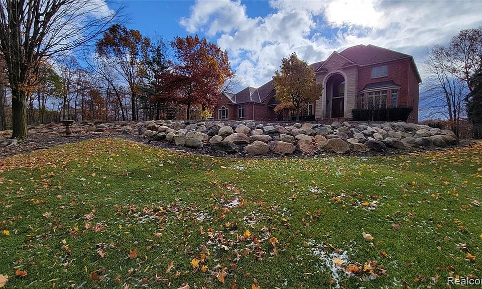 3209 Canyon Oaks Trl, Milford, MI 48380 Zillow