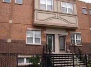 7262 N Rogers Ave, Chicago, IL 60645