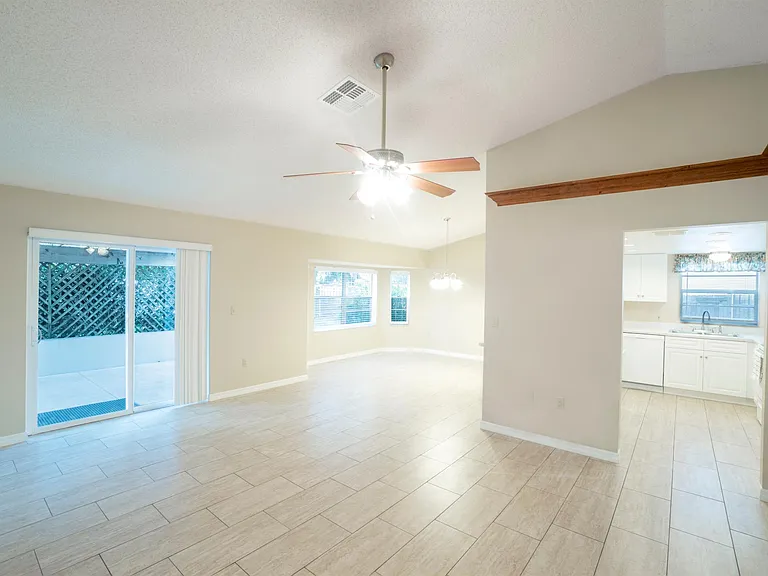 902 Whisler Ct — Photo 3