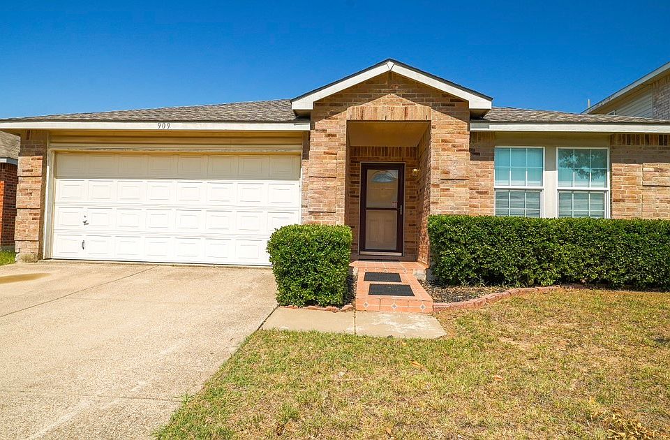 1st image of 909 Mosaic Dr