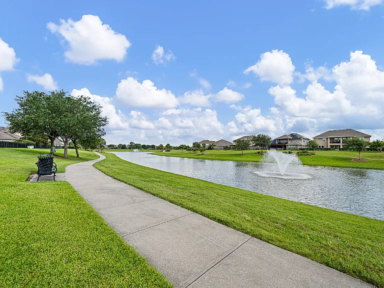 4627 Miramar Dr — Photo 49