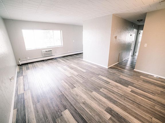 5th image of 1555 Willis Ave #8