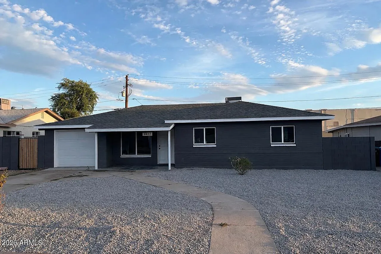 3 bed, 1467 sqft, $2,400 — Photo 1