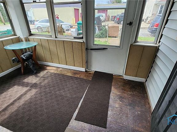 4th image of 214 Osborne St
