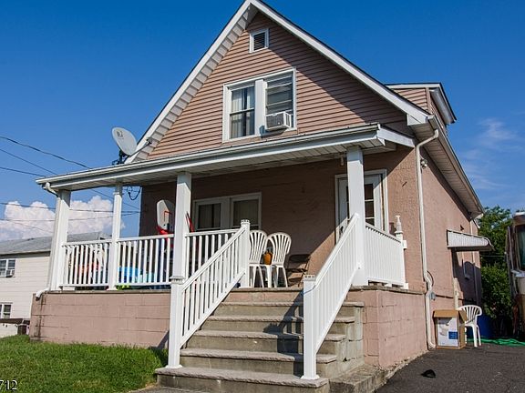 4th image of 10 Forest Ave
