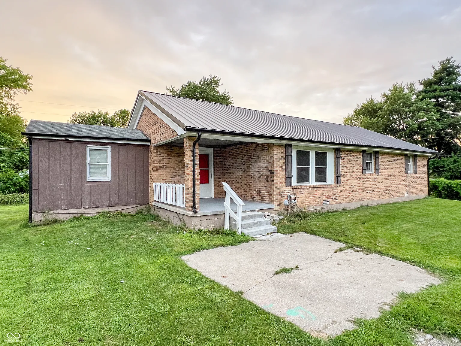 2803 Dewey St photo 1