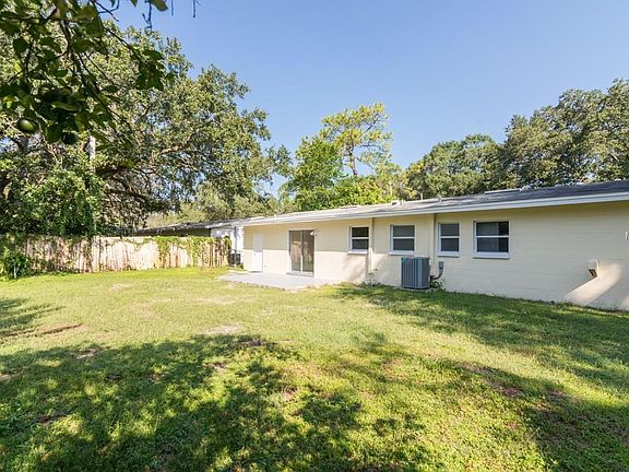 3rd image of 1004 Hardy Dr