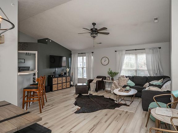 2nd image of 854 Heritage Green Dr #4-300
