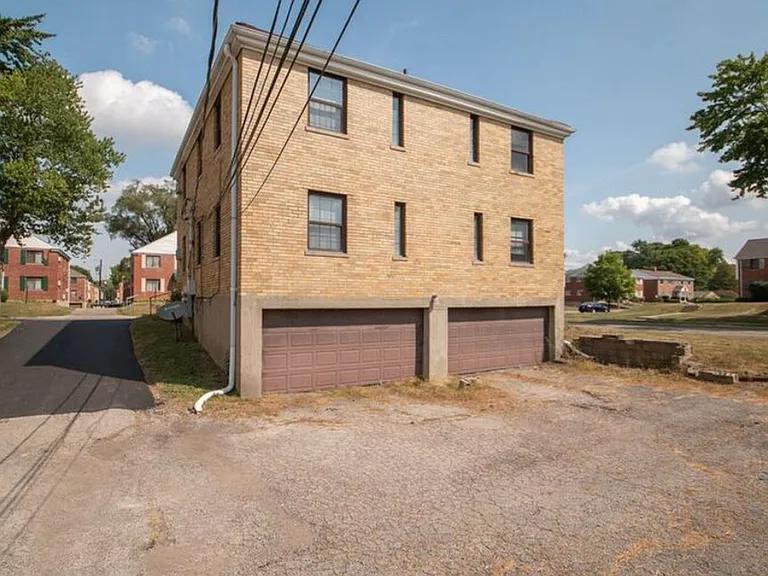 556 Wiltshire Blvd #D — Photo 13